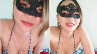 Telanjang Dada Dari Miss Sunflo